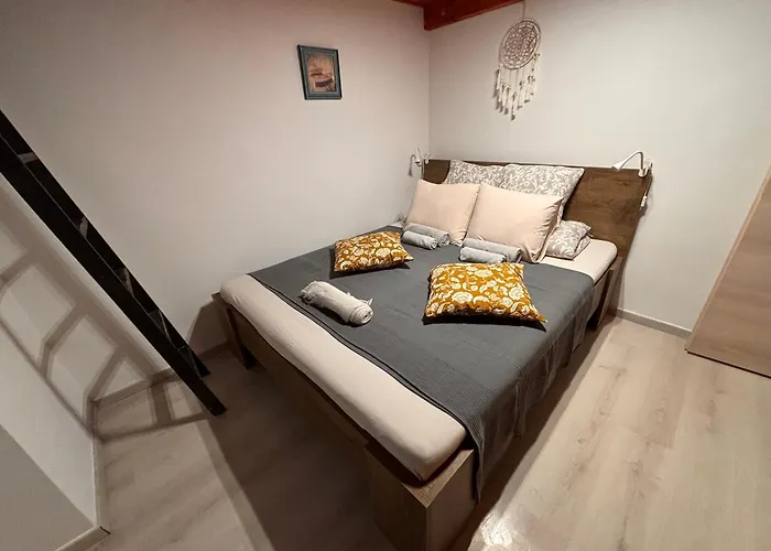 Goldcentral Apartment Danube-Private Terrace-Convenient Location